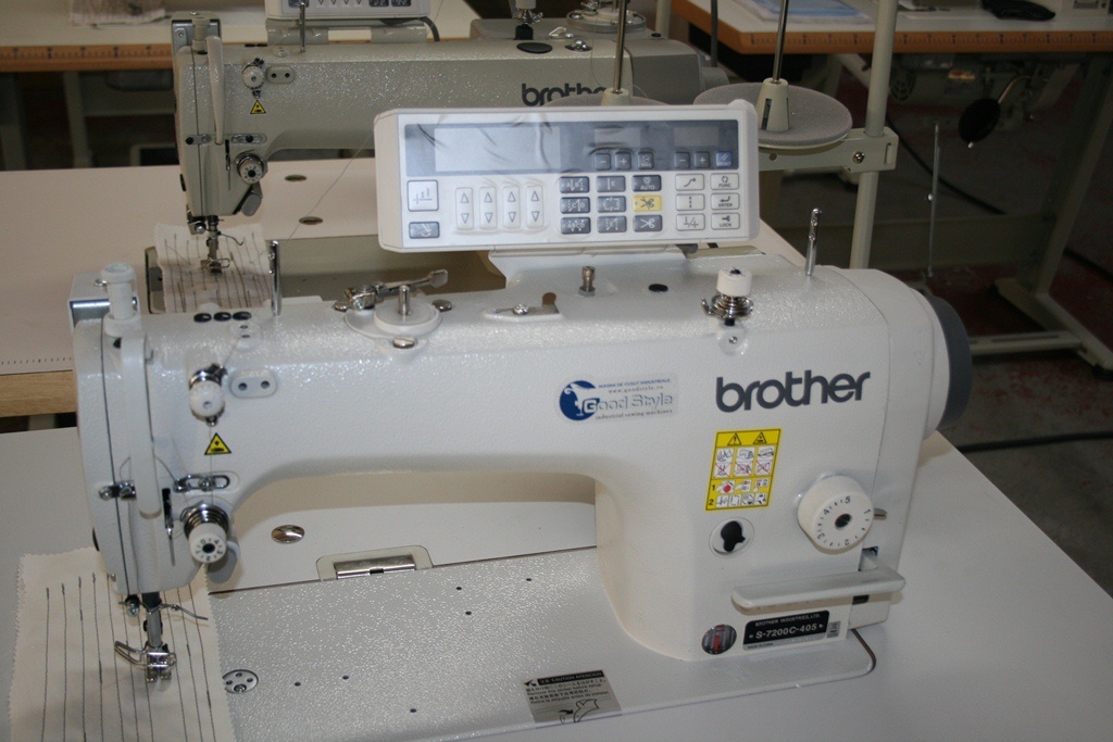 Masina de cusut liniar marca Brother S-7200C-405
