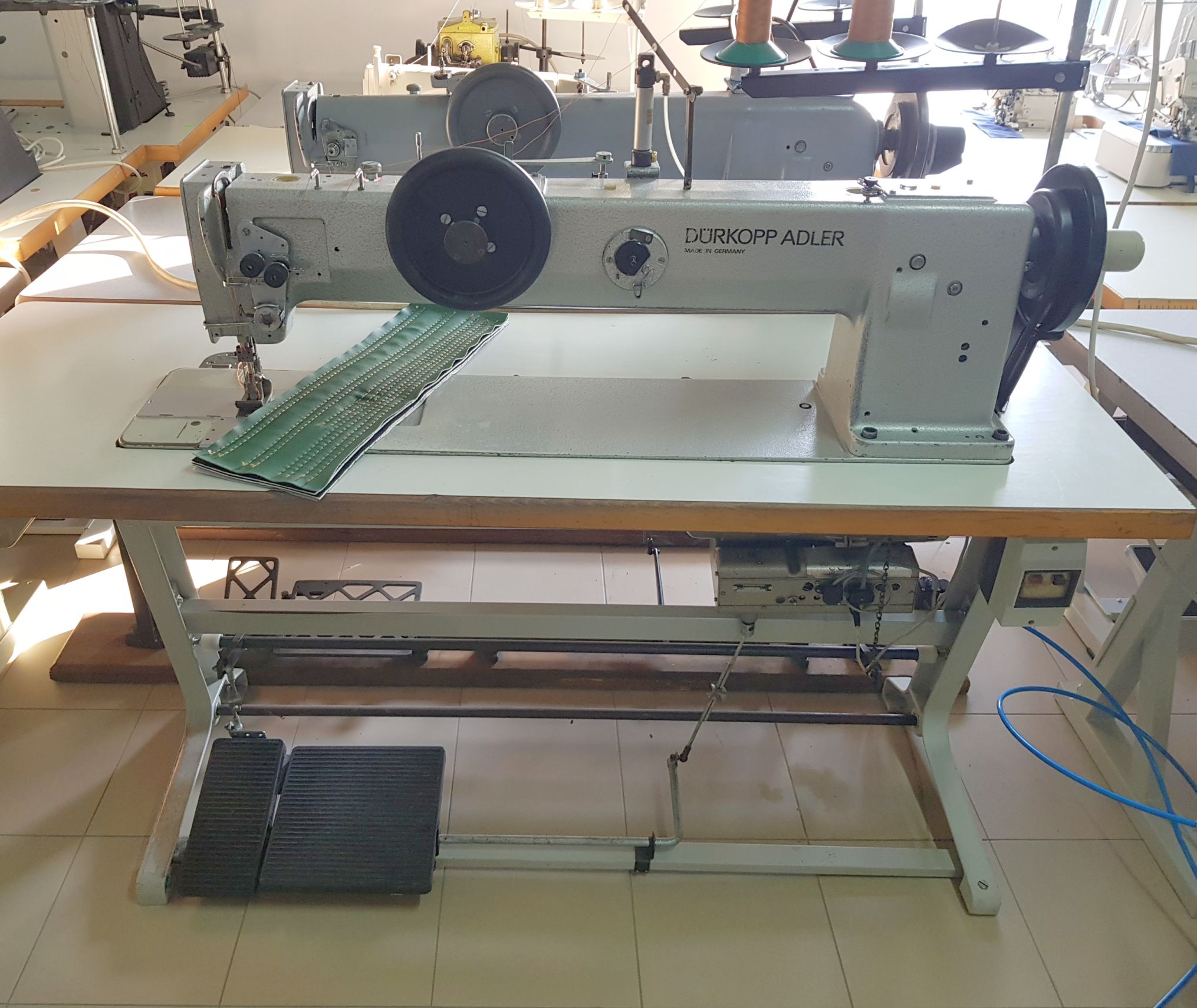 DURKOPP K221 990007 2 Needle Lockstitch Sewing Machine Compound Feeding
