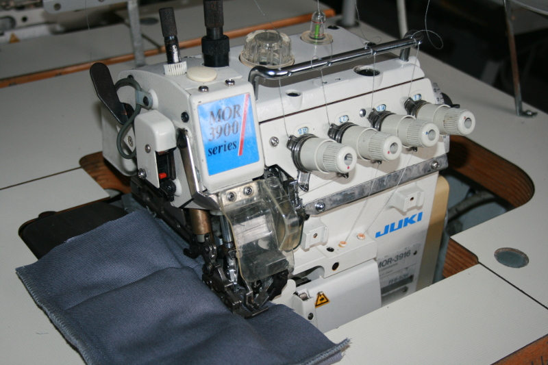JUKI MOR-3916 overlock machine