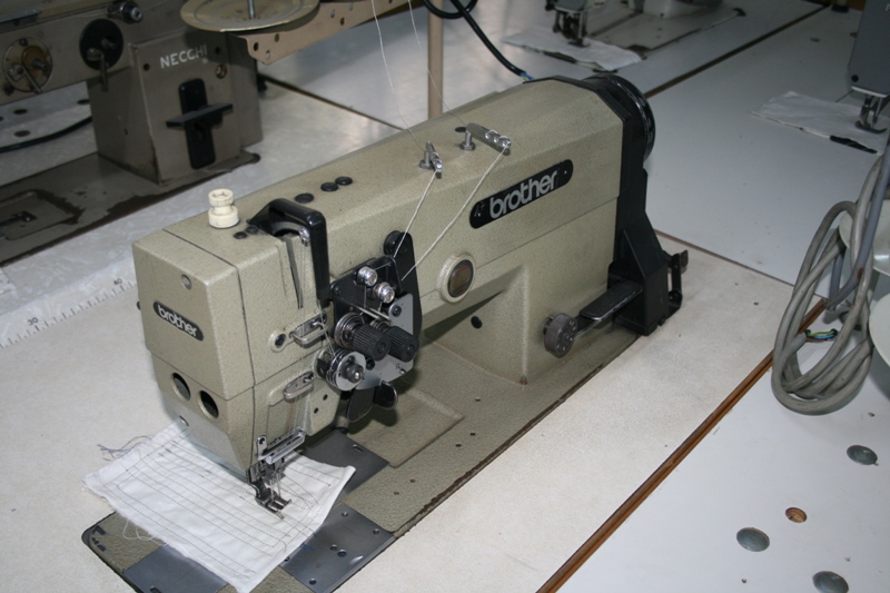 Sewing machine  with 2 retractable needles Brother LT2-B875-3