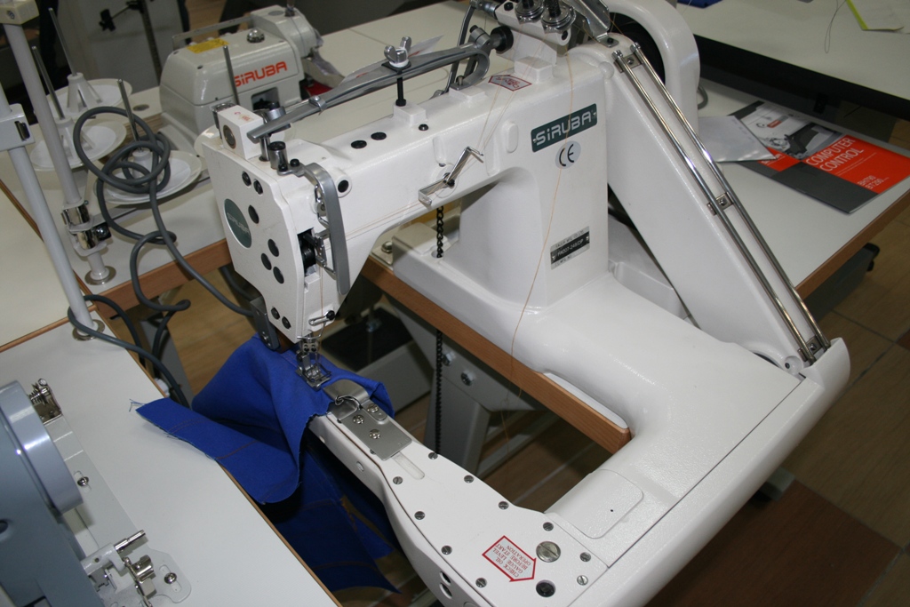 Sewing machine with arm to stitch Siruba FA007