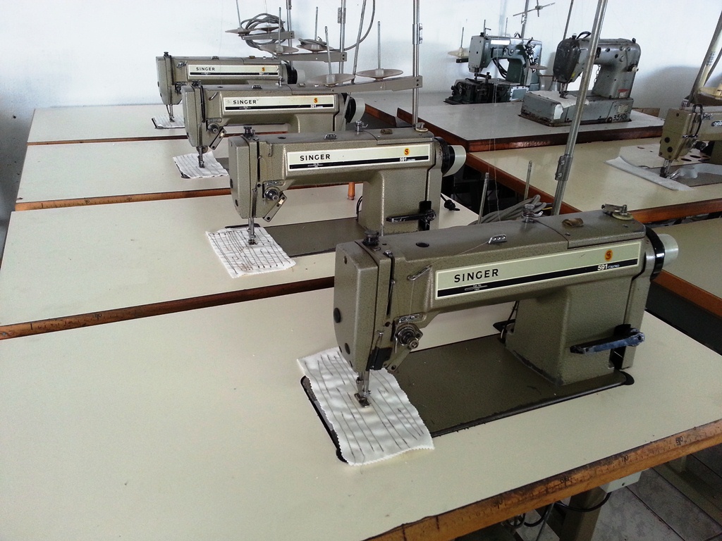 Lockstitch industrial sewing machine  Singer 591